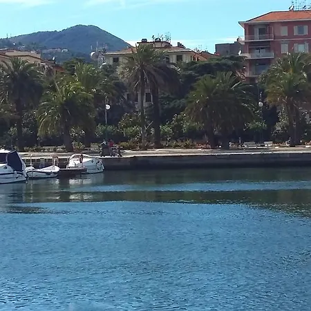 Downtown Srl - Waterfront Cinque Terre Λα Σπέτσια