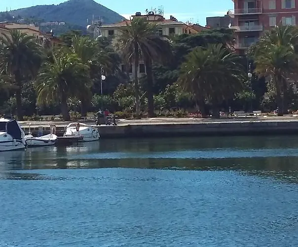 Downtown Srl - Waterfront Cinque Terre لا سبيتسْيا